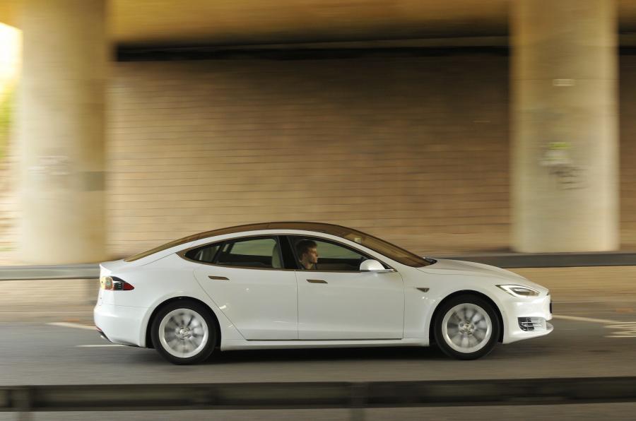  Tesla Model S 60D  2016 года  (UK) (фото 5 из 17)